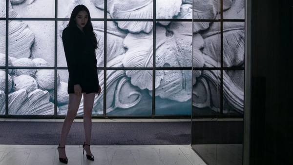 12女星2020春夏時裝周秀美腿！張鈞甯懶理邱澤、造型火辣，Angelababy精修V.S.未修完勝年輕小花