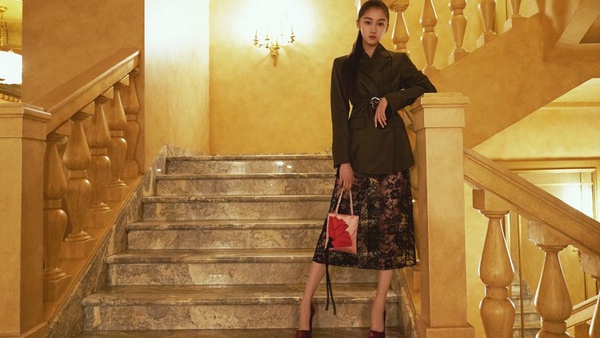 12女星2020春夏時裝周秀美腿！張鈞甯懶理邱澤、造型火辣，Angelababy精修V.S.未修完勝年輕小花