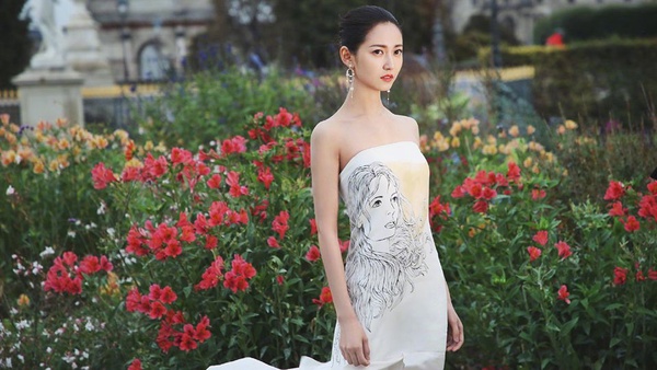12女星2020春夏時裝周秀美腿！張鈞甯懶理邱澤、造型火辣，Angelababy精修V.S.未修完勝年輕小花