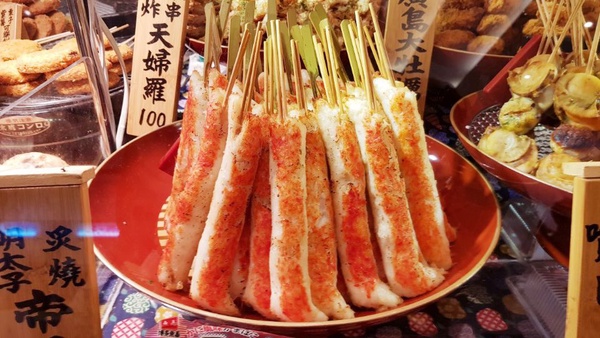 新光三越南西日本展！超多日本道地的小吃＆甜食，卡娜赫拉＆Mr.Friendly超萌人形燒也都有～