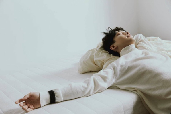 10月KPOP好熱鬧！IU不開酒店回去唱歌，SJ、SuperM接連出輯，SM賺飽飽！