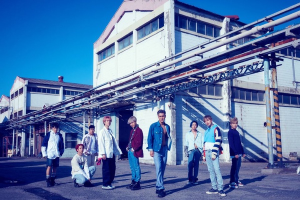 10月KPOP好熱鬧！IU不開酒店回去唱歌，SJ、SuperM接連出輯，SM賺飽飽！