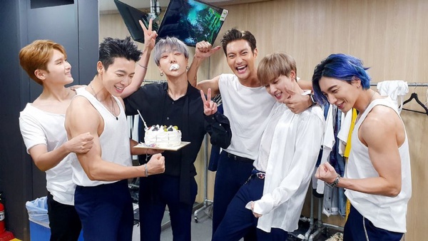 10月KPOP好熱鬧！IU不開酒店回去唱歌，SJ、SuperM接連出輯，SM賺飽飽！