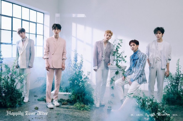 10月KPOP好熱鬧！IU不開酒店回去唱歌，SJ、SuperM接連出輯，SM賺飽飽！