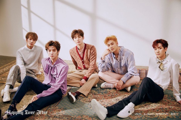 10月KPOP好熱鬧！IU不開酒店回去唱歌，SJ、SuperM接連出輯，SM賺飽飽！