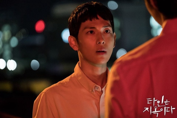 《他人即地獄》李棟旭X任時完10大愛情細節！一口一個親愛的、頂樓談天，根本「恐怖情人追妻記」