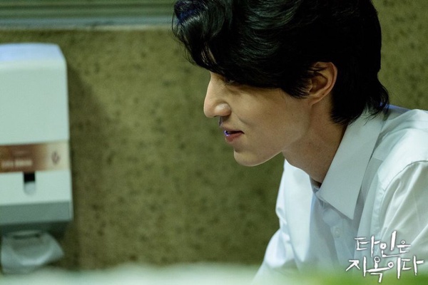 《他人即地獄》李棟旭X任時完10大愛情細節！一口一個親愛的、頂樓談天，根本「恐怖情人追妻記」