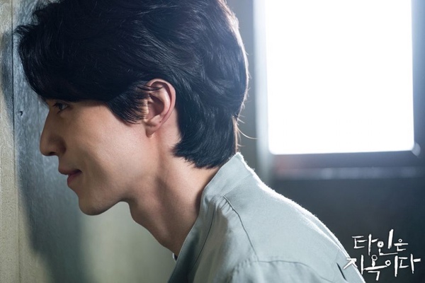 《他人即地獄》李棟旭X任時完10大愛情細節！一口一個親愛的、頂樓談天，根本「恐怖情人追妻記」