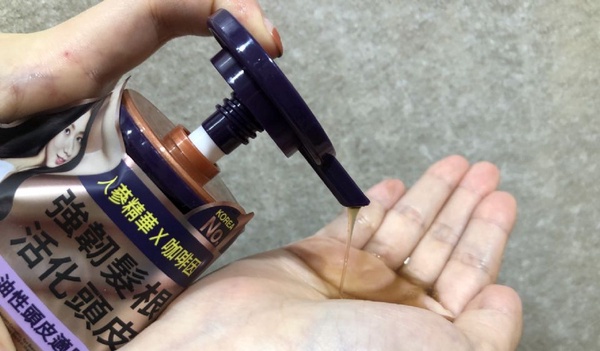 油頭細軟髮、機車族必看！5款網友激推改善「扁塌、臭頭味」洗髮精，戴安全帽頭髮依舊蓬鬆、不飄頭皮味！