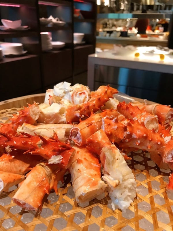 海鮮控快筆記！萬麗酒店士林廚房自助餐廳推秋蟹料理吃到飽！還有帝王蟹腳任你吃，只要這個價錢就可以吃到飽！