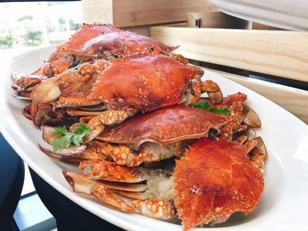 海鮮控快筆記！萬麗酒店士林廚房自助餐廳推秋蟹料理吃到飽！還有帝王蟹腳任你吃，只要這個價錢就可以吃到飽！