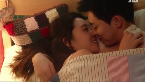 《最普通的戀愛》孔曉振讚金來沅超會吻！韓網評選7位「KISS匠人」，孔劉、朴敘俊吻功了得網友也肯定