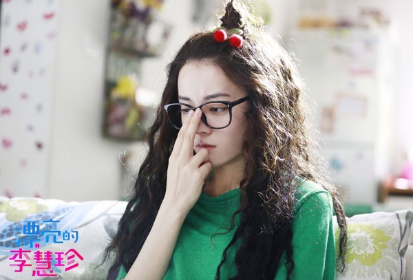 劉亦菲《花木蘭》新劇照驚呆粉絲！11女星不計形象扮醜，唐嫣成300斤胖子，《宸汐緣》師姐變暴牙妹