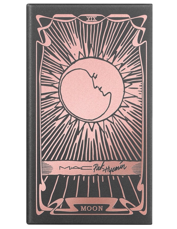 MAC X Pony夢幻塔羅聯名系列台灣限量開賣！「星月浮雕打亮盤」、「塔羅眼影盤」超美剁手手也要收！加碼秋冬新品眼影盤推薦