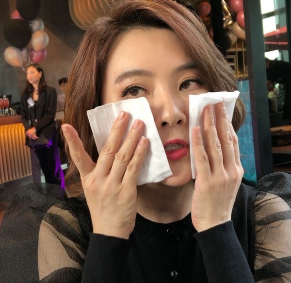 游絲棋老師親授卸妝技巧！3大卸妝誤區別再犯，小心妝沒卸乾淨，還冒出細紋、痘痘毀顏值！