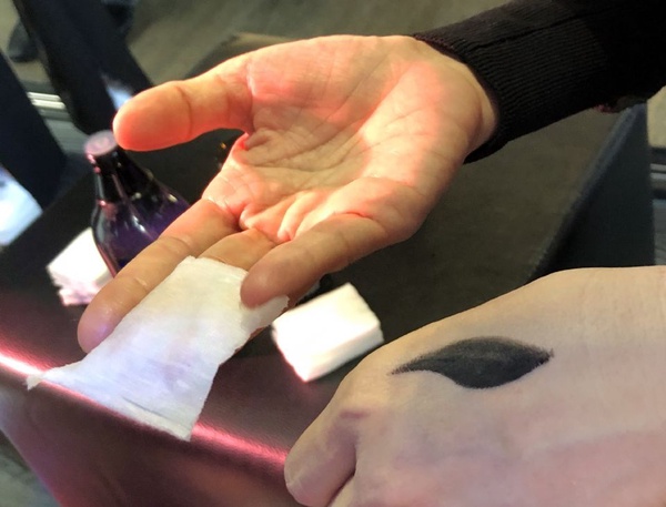 游絲棋老師親授卸妝技巧！3大卸妝誤區別再犯，小心妝沒卸乾淨，還冒出細紋、痘痘毀顏值！