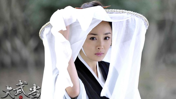《陳情令》師姐江厭離化身斗笠俠女！12位戴斗笠的古裝女神，張鈞甯美豔、趙麗穎可愛
