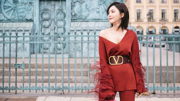 2020春夏時裝週13女星未修V.S.精修！秦嵐真瘦、沈月好像瘦，迪麗熱巴美腿竟然歪了