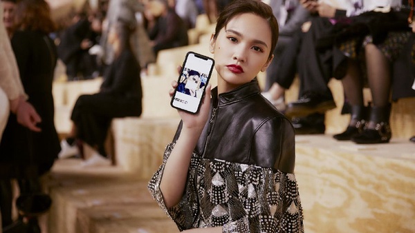 2020春夏時裝週13女星未修V.S.精修！秦嵐真瘦、沈月好像瘦，迪麗熱巴美腿竟然歪了