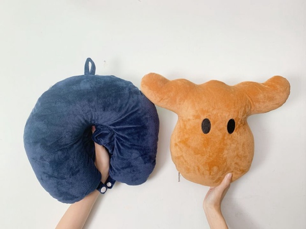 「多用頸枕(藍/咖啡)」換購方式:集滿3積分+249元換購,集滿6積分+189元換購。