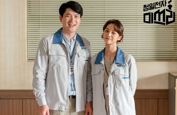 《李小姐》惠利、金相慶差22歲！8對「大叔配少女」CP，第2、8對父女感強到難入坑