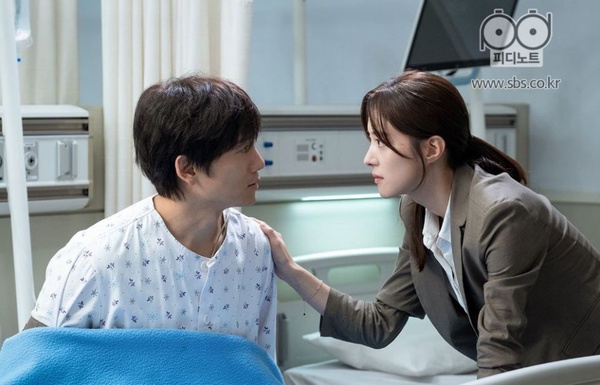《李小姐》惠利、金相慶差22歲！8對「大叔配少女」CP，第2、8對父女感強到難入坑