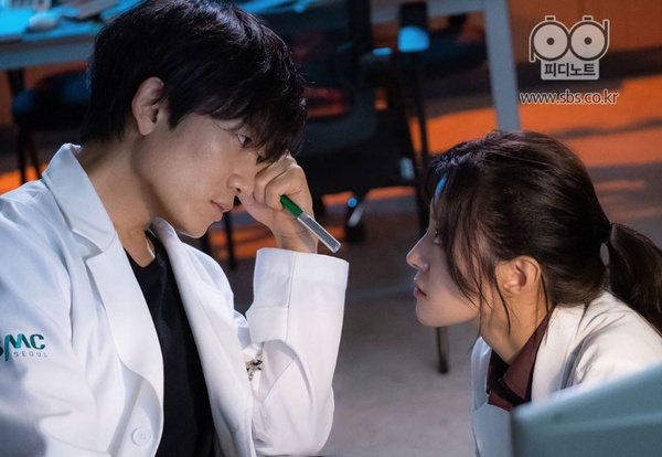 《李小姐》惠利、金相慶差22歲！8對「大叔配少女」CP，第2、8對父女感強到難入坑