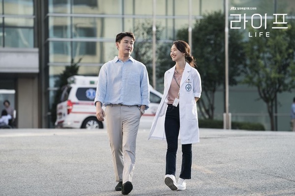 《李小姐》惠利、金相慶差22歲！8對「大叔配少女」CP，第2、8對父女感強到難入坑