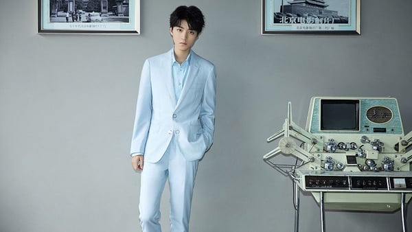 肖戰「藍色西裝」化身清爽暖男！10男星的藍西裝造型，李現帥氣、張翰貴氣，王一博還是酷蓋