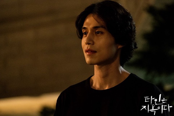 《他人即地獄》結局李棟旭、任時完好變態！網推7位暖男演「斯文敗類」，朴寶劍意外很帶感