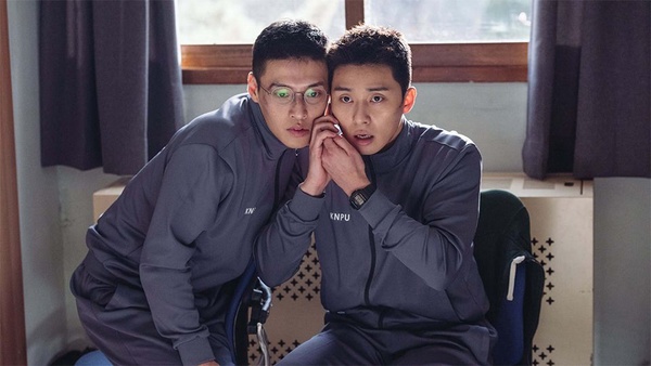 《魷魚遊戲2》姜河那10個令人印象深刻的作品!曾曖昧IU、金智媛，憑藉這部奪得百想影帝