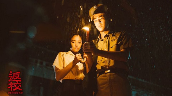 《返校》驚悚韓妹也愛，遊戲迷追到釜山！電影場景神還原遊戲，這一點卻與遊戲很不同！