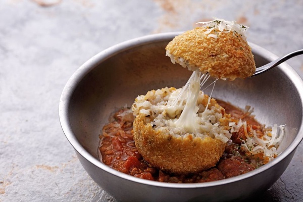 日本人都這樣吃！全台首家「漢堡排・肉醬主題」生鮮義大利麵專門店石壁家SPIGA PASTA Express全新開幕！快來石壁家體驗日本新潮吃法