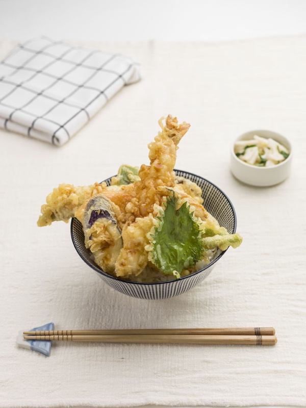 人氣米食專賣「Rice Café杓文字」進駐京站時尚廣場，還有獨家蛙蛙定食讓你吃完還可以夾娃娃！