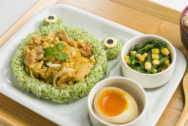 人氣米食專賣「Rice Café杓文字」進駐京站時尚廣場，還有獨家蛙蛙定食讓你吃完還可以夾娃娃！