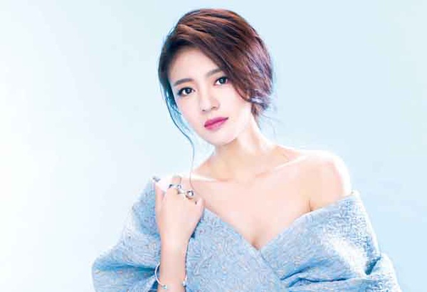 「我結婚，一定是為了愛情。」翻過「安式高牆」後，迎來的是最美麗的新娘－安以軒