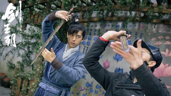 肖戰、迪麗熱巴合作新劇《鏡雙城》？2020年十位男神待播劇，張彬彬、于朦朧、宋威龍都有四部