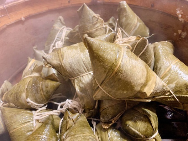 超多台南必吃美食一次送給你！新光三越台北南西店「2019臺南府城美食祭」即日起開跑，快來吃道地台南美食吧！
