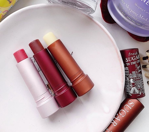 6款PTT網友好評「潤色護唇膏」推薦！BOBBI BROWN、雅詩蘭黛、DIOR顏色嫩到想激吻，雪花秀「宋慧喬色」招桃花必入手！