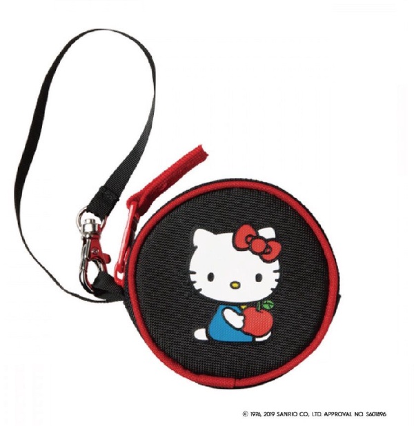 ROXY X HELLO KITTY 推出聯名系列商品，上衣、帆布包可愛又實搭，HELLO KITTY粉絲必收！