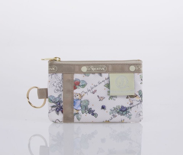 童年回憶湧現「彼得兔PETER RABBIT x LeSportsac」粉嫩手拿包、多夾層化妝包開賣囉!