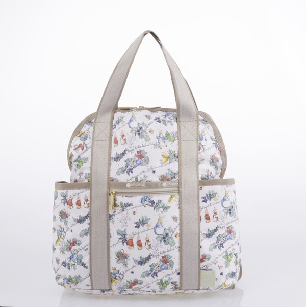 童年回憶湧現「彼得兔PETER RABBIT x LeSportsac」粉嫩手拿包、多夾層化妝包開賣囉!