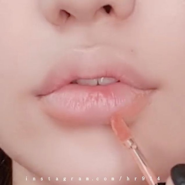 韓妞手把手教學「雙色微笑唇」畫法！雙色漸層、畫出微笑線，好人緣的招桃花唇
