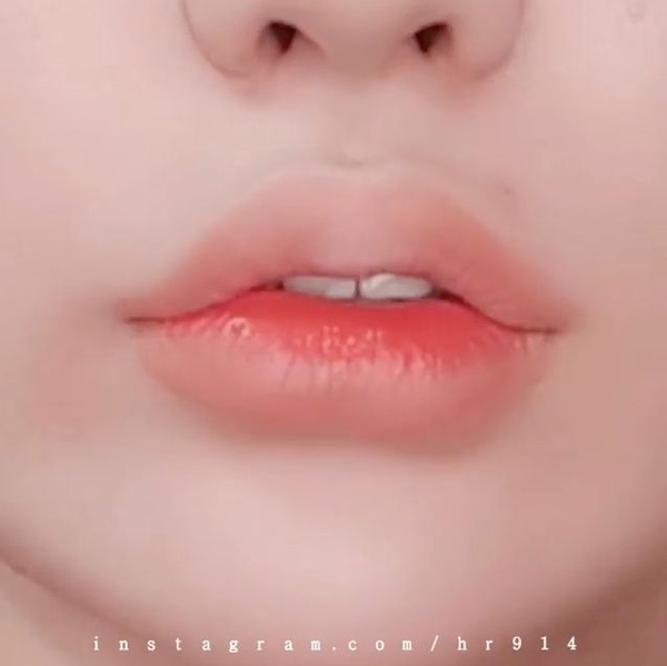 韓妞手把手教學「雙色微笑唇」畫法！雙色漸層、畫出微笑線，好人緣的招桃花唇