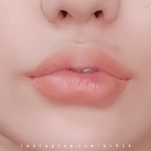 韓妞手把手教學「雙色微笑唇」畫法！雙色漸層、畫出微笑線，好人緣的招桃花唇