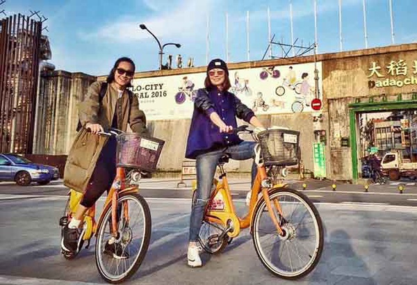 其實是姐姐吧！賈靜雯公開BO妞照，產後身材根本不像媽
