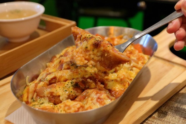 好吃又好拍IG人氣港式餐廳「波記冰室」即將開幕，招牌黯然銷魂飯、絲襪珍奶必點！