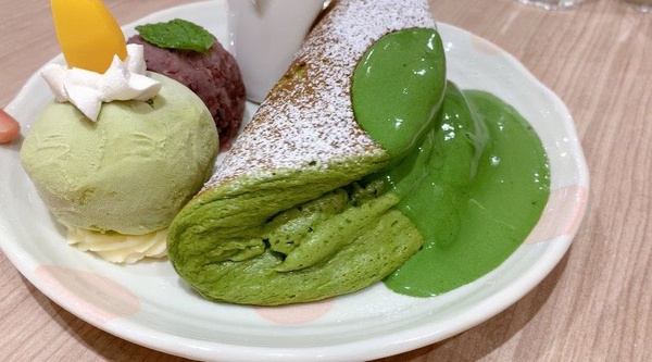 IG打卡超熱門「屋莎鬆餅屋」插旗信義區，濃抹茶紅豆冰淇淋鬆餅回歸啦！開幕還要免費送你蜂蜜冰淇淋鬆餅喔！