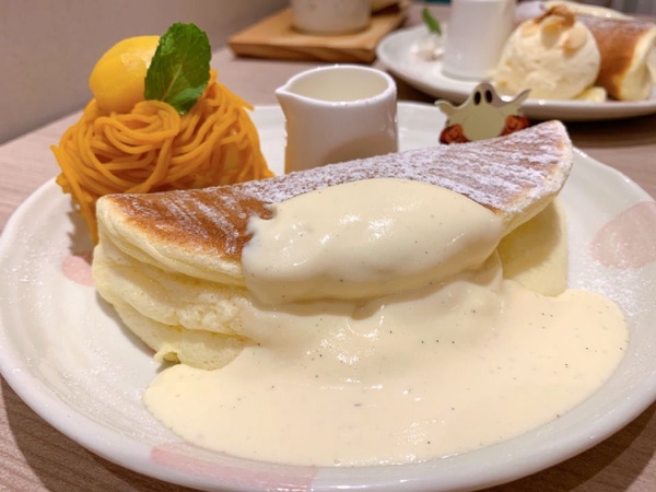 IG打卡超熱門「屋莎鬆餅屋」插旗信義區，濃抹茶紅豆冰淇淋鬆餅回歸啦！開幕還要免費送你蜂蜜冰淇淋鬆餅喔！