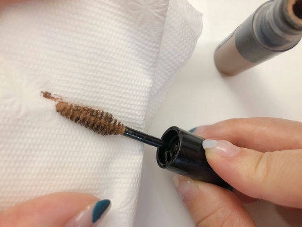 染眉膏使用3技巧，輕鬆刷出不結塊、毛流感野生眉！加碼網友好評開架染眉膏TOP5~